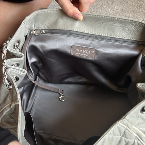 Classic and Authentic Grey Chanel Shoulder Tote - Picture 5 of 8
